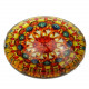 Joli rond motif Mandala de couleur ambre vu de côté et légèrement bombé