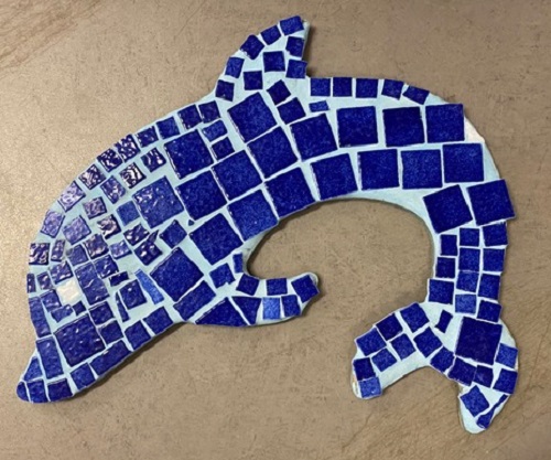 Support dauphin en mosaïque en Emaux de Briare Harmonie bleus